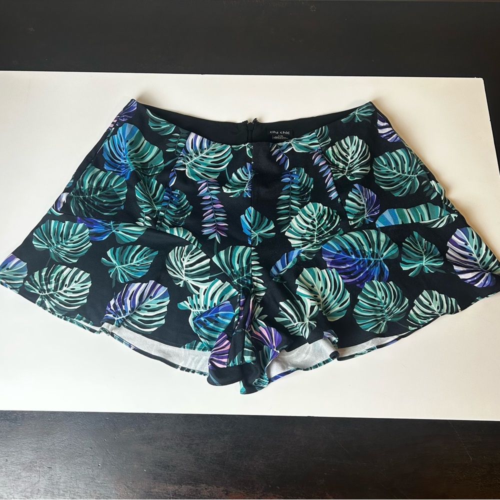City Chic Flowy Tropical Black/Blue/Green/Purple Shorts Size 16